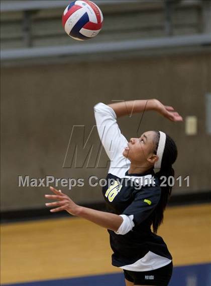 Thumbnail 1 in Carroll vs Plano East (5A Region 1 Bi-District) photogallery.