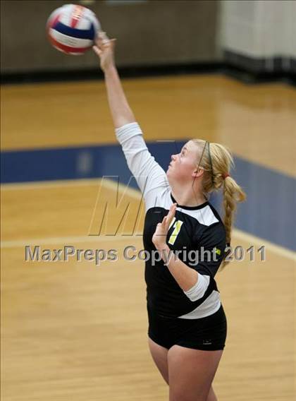 Thumbnail 3 in Carroll vs Plano East (5A Region 1 Bi-District) photogallery.