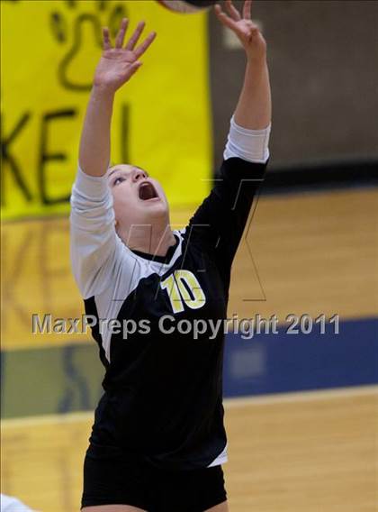 Thumbnail 1 in Carroll vs Plano East (5A Region 1 Bi-District) photogallery.