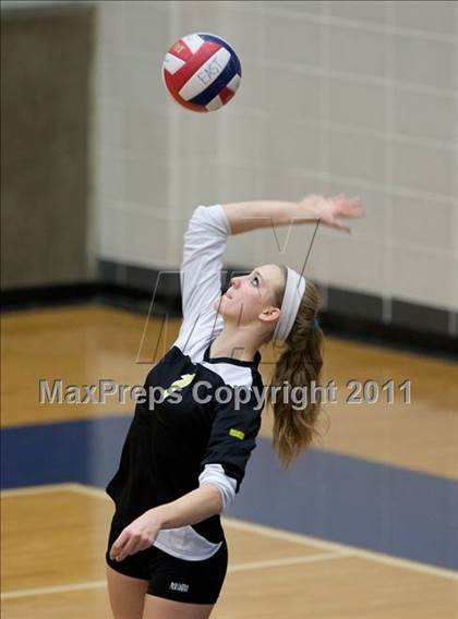 Thumbnail 2 in Carroll vs Plano East (5A Region 1 Bi-District) photogallery.