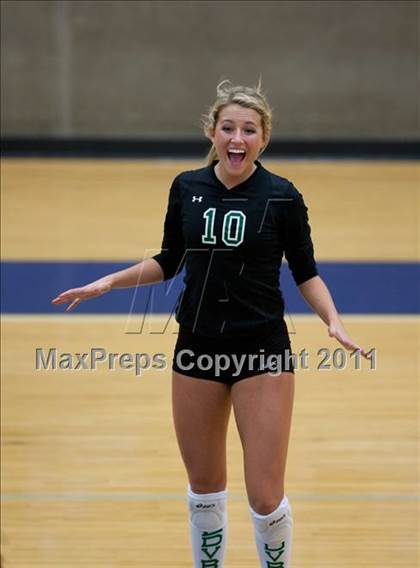 Thumbnail 2 in Carroll vs Plano East (5A Region 1 Bi-District) photogallery.