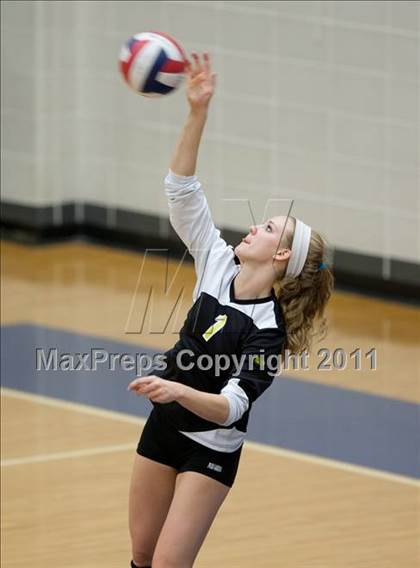 Thumbnail 2 in Carroll vs Plano East (5A Region 1 Bi-District) photogallery.