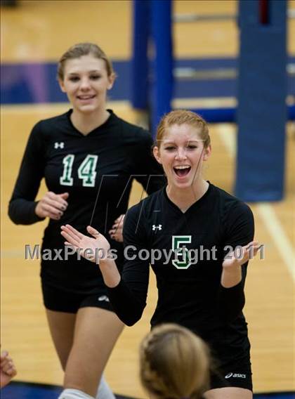Thumbnail 1 in Carroll vs Plano East (5A Region 1 Bi-District) photogallery.
