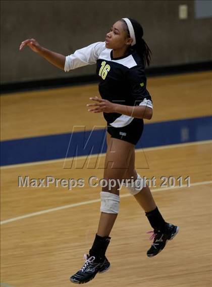 Thumbnail 3 in Carroll vs Plano East (5A Region 1 Bi-District) photogallery.