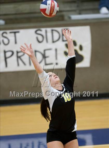 Thumbnail 1 in Carroll vs Plano East (5A Region 1 Bi-District) photogallery.