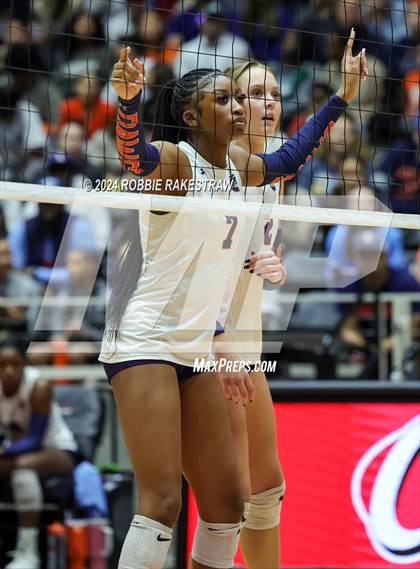 Thumbnail 2 in McKinney North vs. Flour Bluff (UIL 5A Volleyball Division I Final) photogallery.