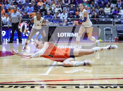 Thumbnail 3 in McKinney North vs. Flour Bluff (UIL 5A Volleyball Division I Final) photogallery.