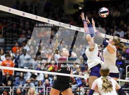 Thumbnail 2 in McKinney North vs. Flour Bluff (UIL 5A Volleyball Division I Final) photogallery.