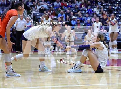 Thumbnail 2 in McKinney North vs. Flour Bluff (UIL 5A Volleyball Division I Final) photogallery.