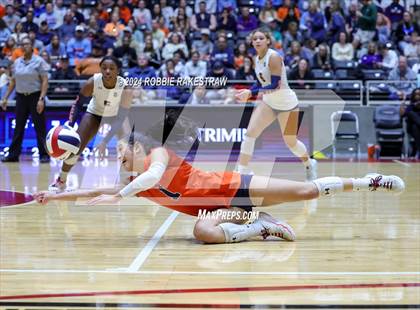 Thumbnail 2 in McKinney North vs. Flour Bluff (UIL 5A Volleyball Division I Final) photogallery.