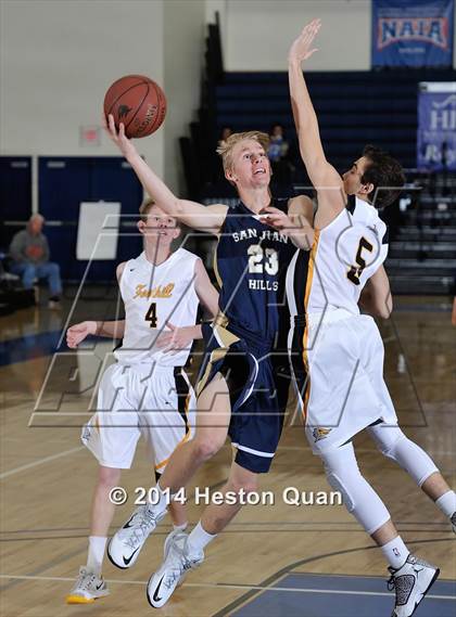 Thumbnail 3 in Foothill vs. San Juan Hills (Orange Holiday Classic) photogallery.