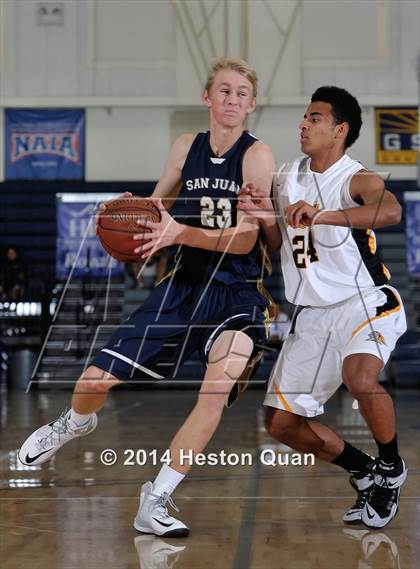 Thumbnail 2 in Foothill vs. San Juan Hills (Orange Holiday Classic) photogallery.