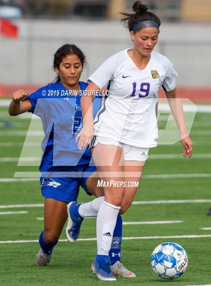 Thumbnail 2 in Queen Creek vs Chandler (Coyote Classic Tournament) photogallery.