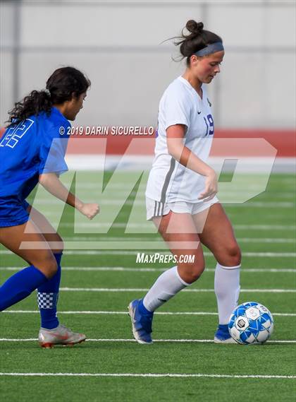 Thumbnail 2 in Queen Creek vs Chandler (Coyote Classic Tournament) photogallery.