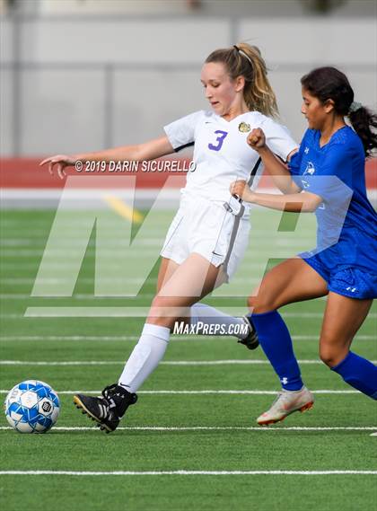 Thumbnail 2 in Queen Creek vs Chandler (Coyote Classic Tournament) photogallery.
