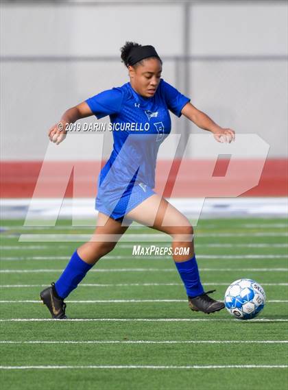 Thumbnail 3 in Queen Creek vs Chandler (Coyote Classic Tournament) photogallery.