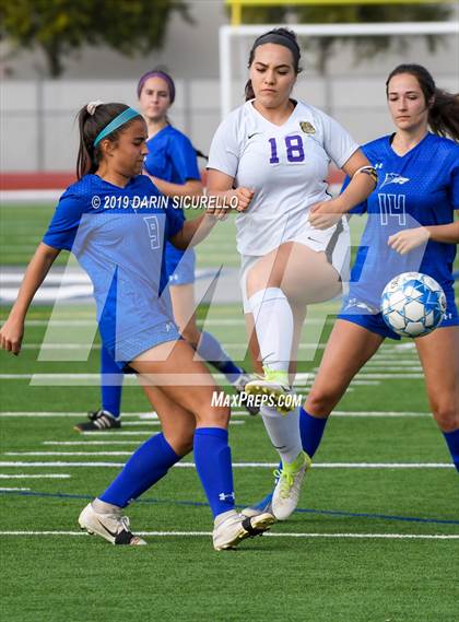 Thumbnail 2 in Queen Creek vs Chandler (Coyote Classic Tournament) photogallery.