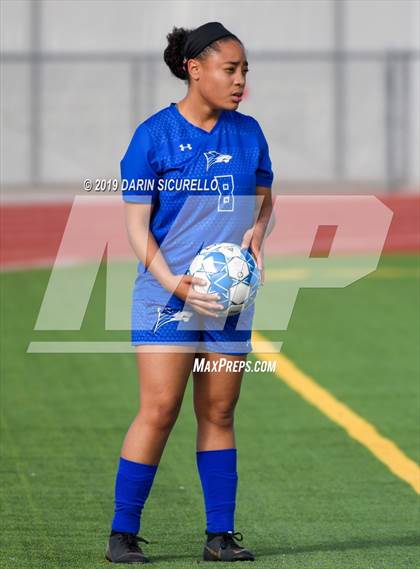 Thumbnail 3 in Queen Creek vs Chandler (Coyote Classic Tournament) photogallery.