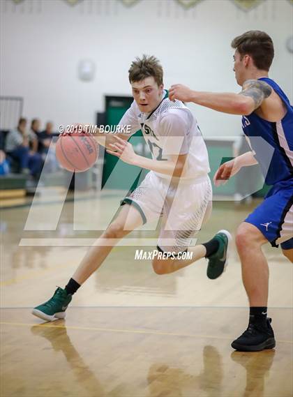 Thumbnail 2 in Fruita Monument vs. Mountain Vista (CHSAA 5A Sweet 16) photogallery.