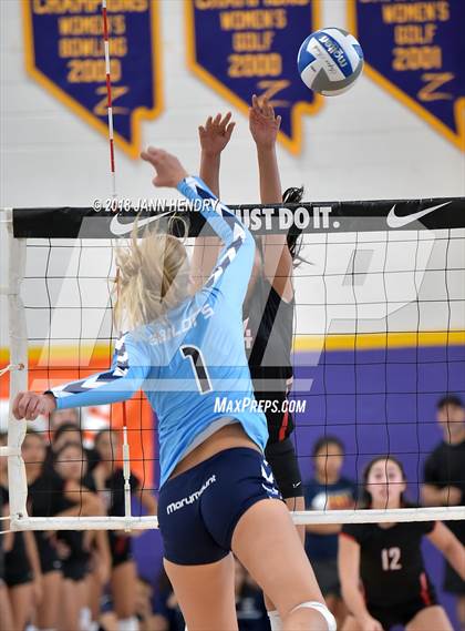 Thumbnail 3 in 'Iolani vs. Marymount (Durango Fall Classic) photogallery.