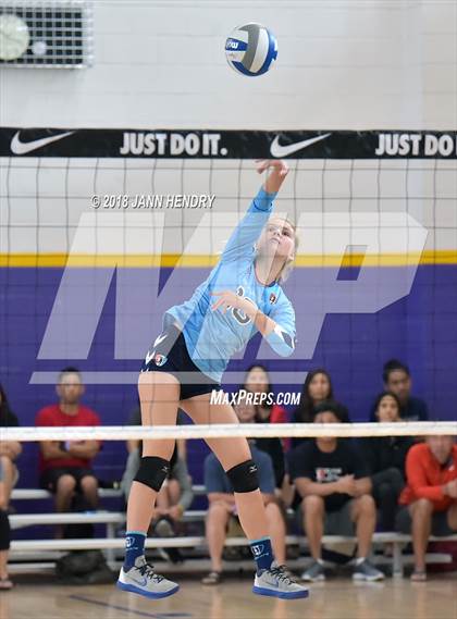 Thumbnail 1 in 'Iolani vs. Marymount (Durango Fall Classic) photogallery.