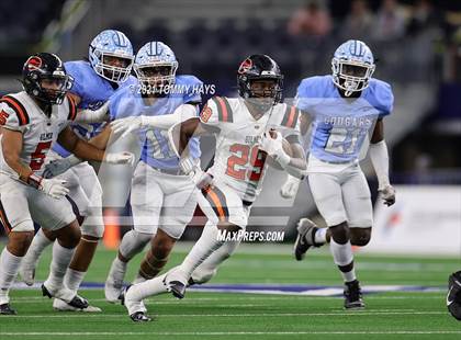 Thumbnail 2 in China Spring vs. Gilmer (UIL Football 4A D2 Finals) photogallery.