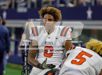 Thumbnail 2 in China Spring vs. Gilmer (UIL Football 4A D2 Finals) photogallery.