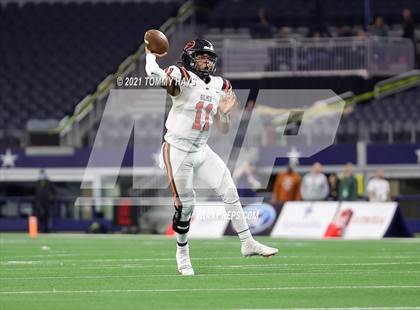 Thumbnail 3 in China Spring vs. Gilmer (UIL Football 4A D2 Finals) photogallery.