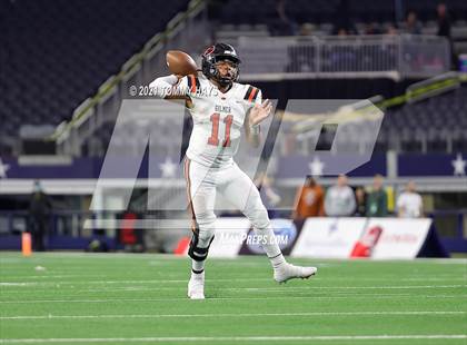 Thumbnail 2 in China Spring vs. Gilmer (UIL Football 4A D2 Finals) photogallery.