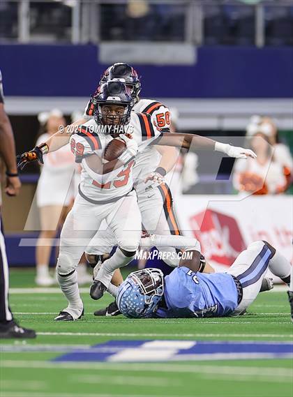 Thumbnail 1 in China Spring vs. Gilmer (UIL Football 4A D2 Finals) photogallery.