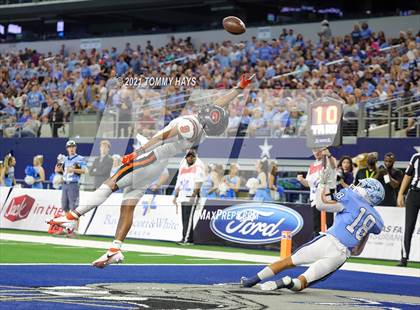 Thumbnail 2 in China Spring vs. Gilmer (UIL Football 4A D2 Finals) photogallery.