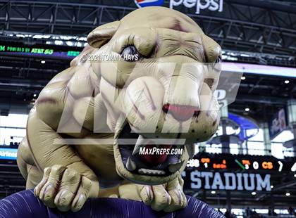 Thumbnail 2 in China Spring vs. Gilmer (UIL Football 4A D2 Finals) photogallery.