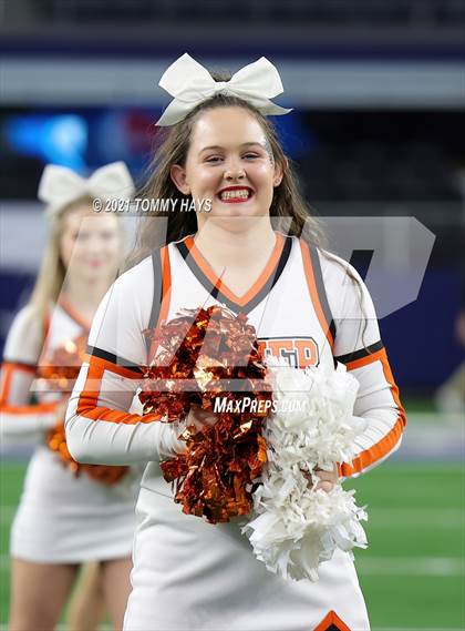 Thumbnail 2 in China Spring vs. Gilmer (UIL Football 4A D2 Finals) photogallery.