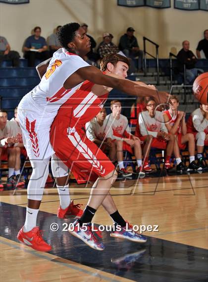 Thumbnail 1 in Mater Dei vs. Dominguez photogallery.