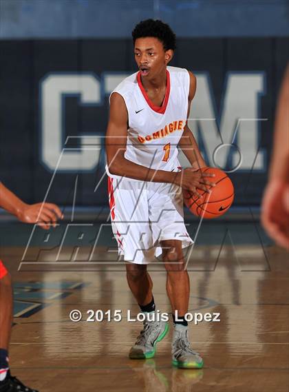 Thumbnail 2 in Mater Dei vs. Dominguez photogallery.