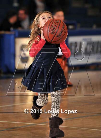 Thumbnail 2 in Mater Dei vs. Dominguez photogallery.