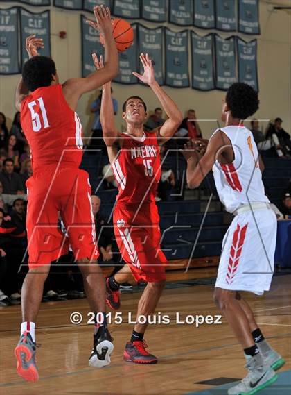 Thumbnail 3 in Mater Dei vs. Dominguez photogallery.