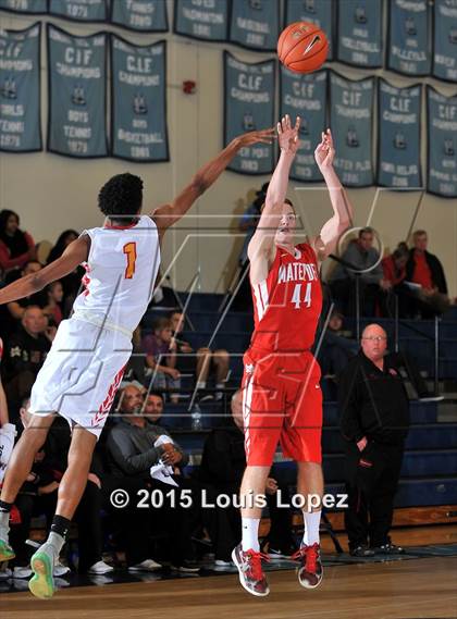 Thumbnail 1 in Mater Dei vs. Dominguez photogallery.