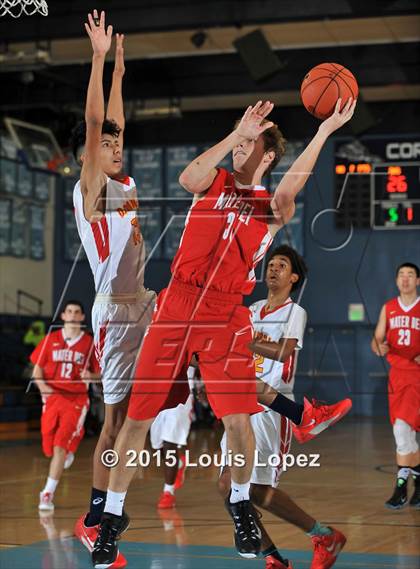 Thumbnail 1 in Mater Dei vs. Dominguez photogallery.