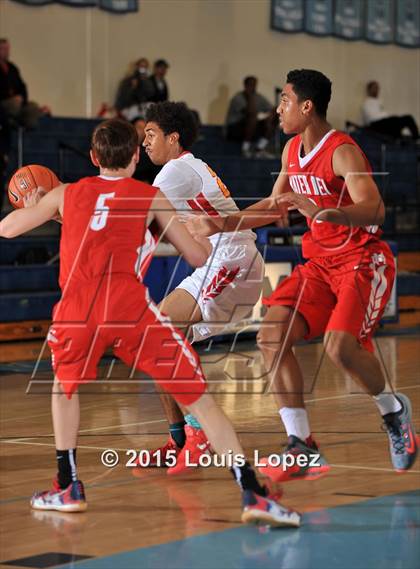 Thumbnail 2 in Mater Dei vs. Dominguez photogallery.