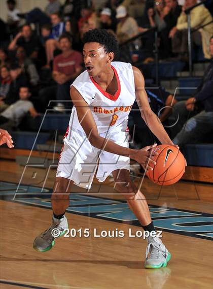 Thumbnail 3 in Mater Dei vs. Dominguez photogallery.