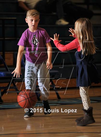 Thumbnail 3 in Mater Dei vs. Dominguez photogallery.
