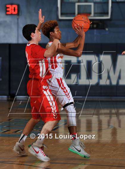 Thumbnail 2 in Mater Dei vs. Dominguez photogallery.