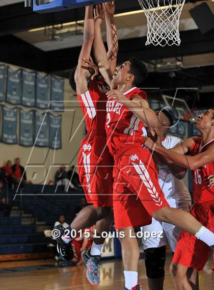 Thumbnail 3 in Mater Dei vs. Dominguez photogallery.