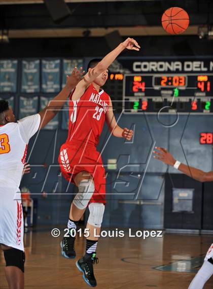 Thumbnail 2 in Mater Dei vs. Dominguez photogallery.