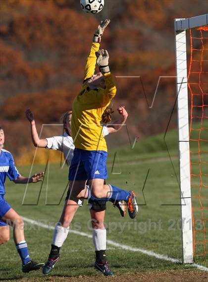 Thumbnail 2 in Plainville @ Plainfield (CIAC Class M 1st Round) photogallery.