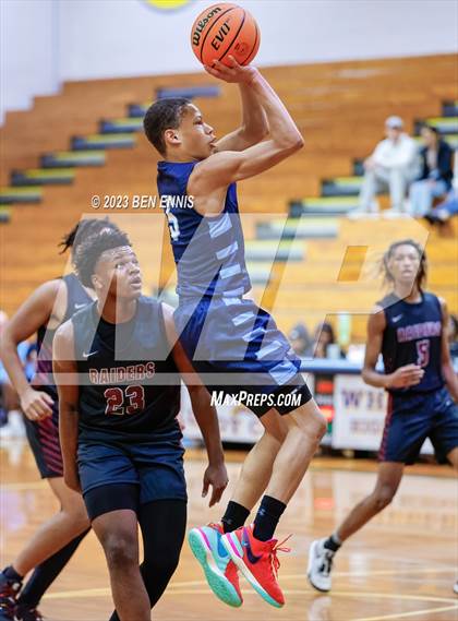 Thumbnail 3 in Lovett vs. Alpharetta (Battle in The Peach) photogallery.