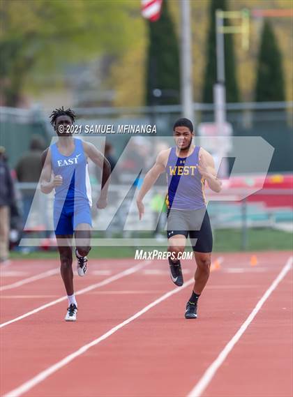 Thumbnail 1 in Harold Scott Invitational (200 Meter) photogallery.