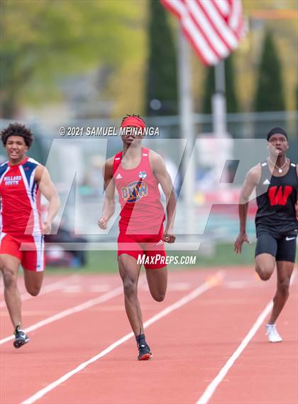 Thumbnail 1 in Harold Scott Invitational (200 Meter) photogallery.
