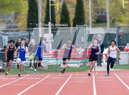 Thumbnail 2 in Harold Scott Invitational (200 Meter) photogallery.